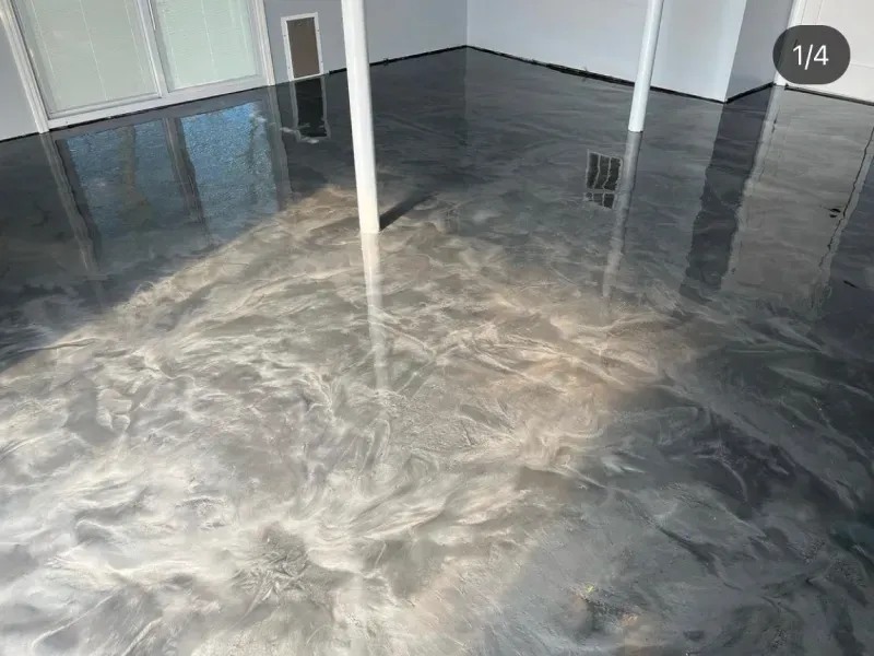 Glossy gray epoxy floor in an empty room with white walls and columns