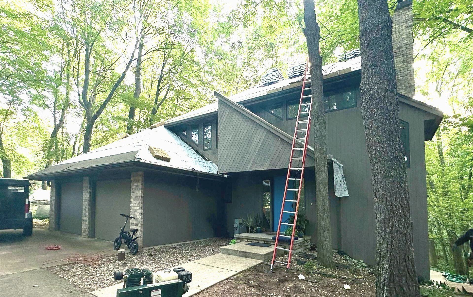 GAF Timberline HDZ Barkwood Roofing Shingles installed by roofer in New London WI hail damage to roof insurance claim