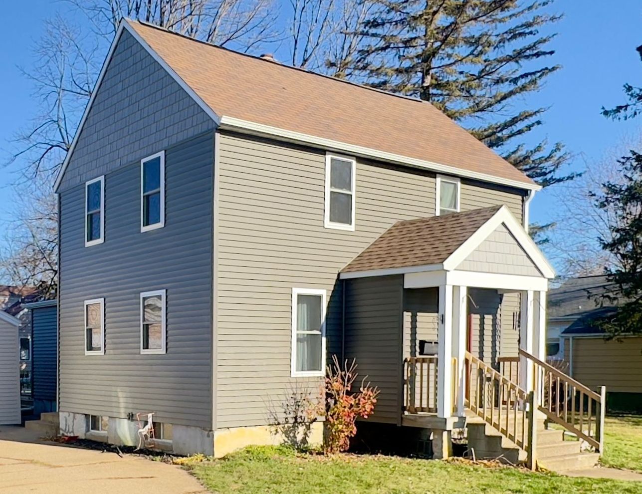 Single-family home in Wisconsin Rapids fully restored with help from the Community Development Block Grant (CDBG) Program, by Badgerland Restoration & Remodeling using Norandex Cedar Falls D5 in Graphite siding