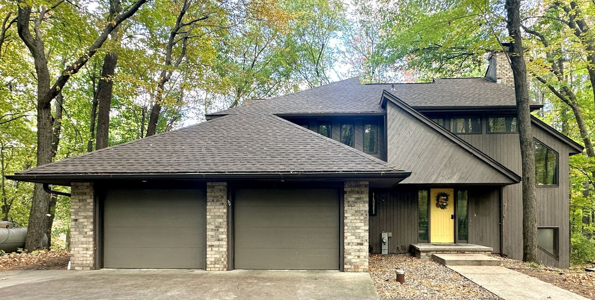 Residential roof replacement New London WI hailstorm damage to shingled roof