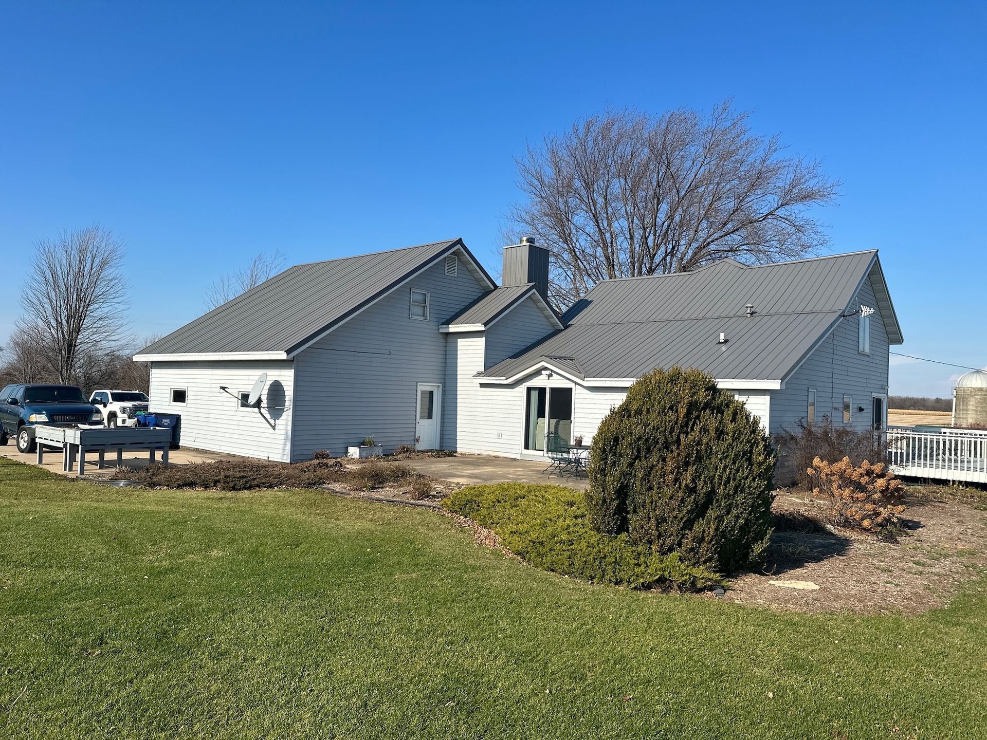 Residential Siding & Window Replacement, Norandex D5 Graphite 2024, Hail Damage Restoration in Hortonville WI before & after