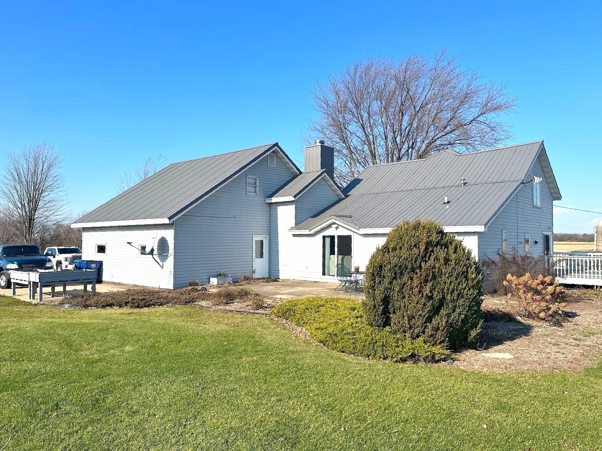 Residential Siding & Window Replacement, Norandex D5 Graphite 2024, Hail Damage Restoration in Hortonville WI before & after