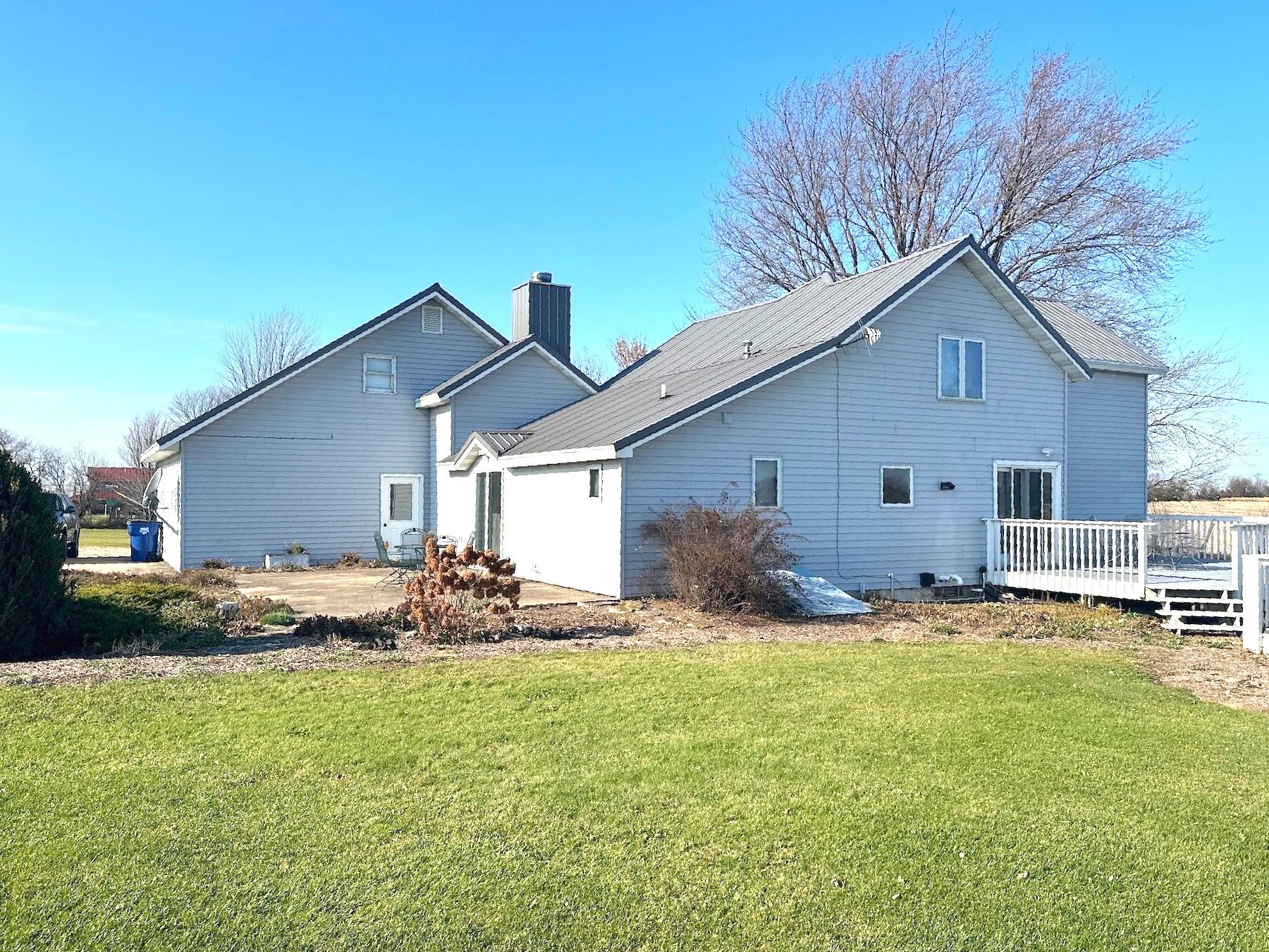 Residential Siding & Window Replacement, Norandex D5 Graphite 2024, Hail Damage Restoration in Hortonville WI before & after