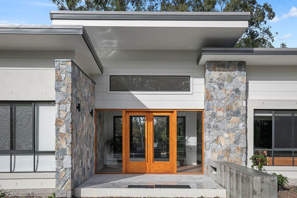 Mt Gravatt Capalaba Road Burbank