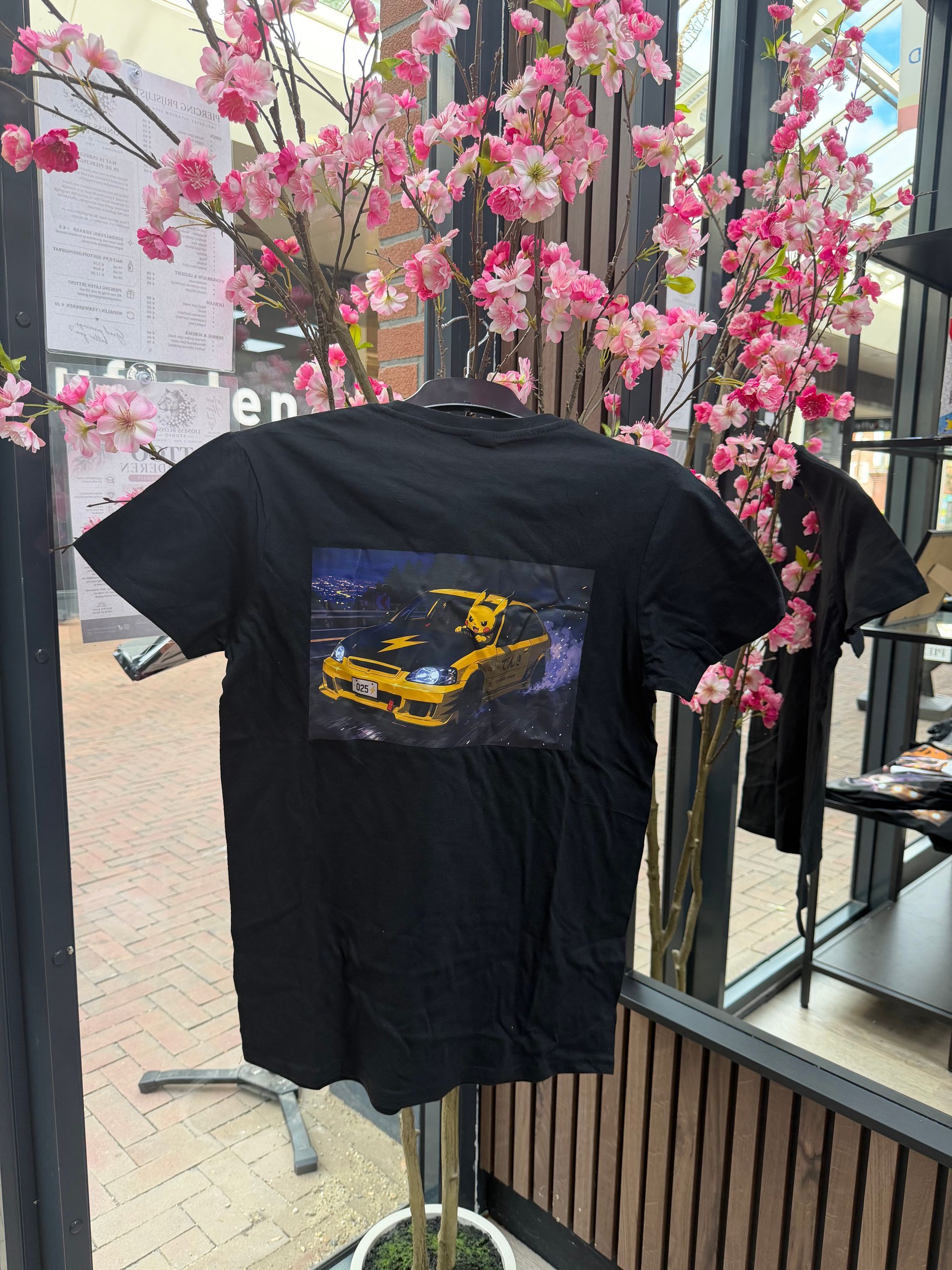 Zwart bedrukte T-shirt met Pikachu & Honda-print