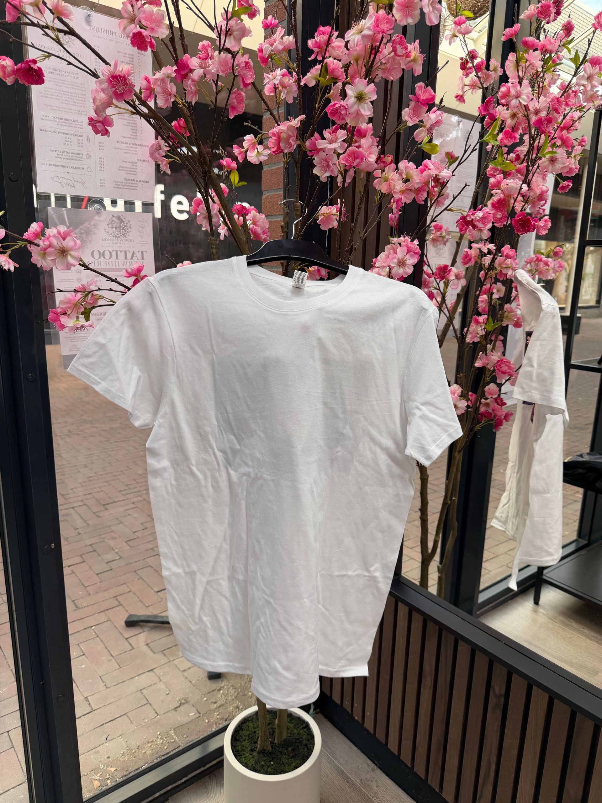 Wit bedrukte unisex T-shirts met je eigen idee