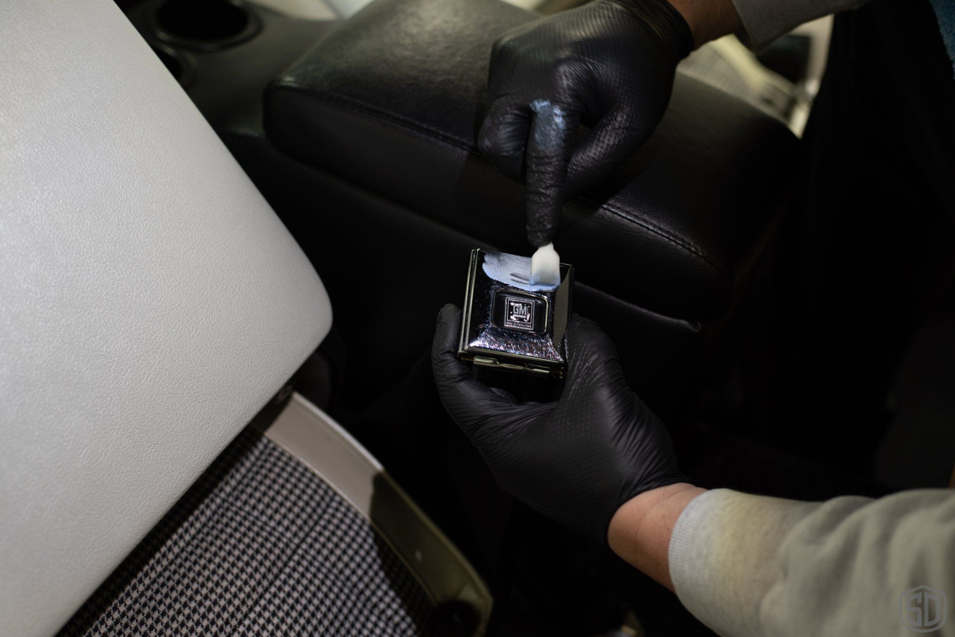 Hand Polish Interior Chrome