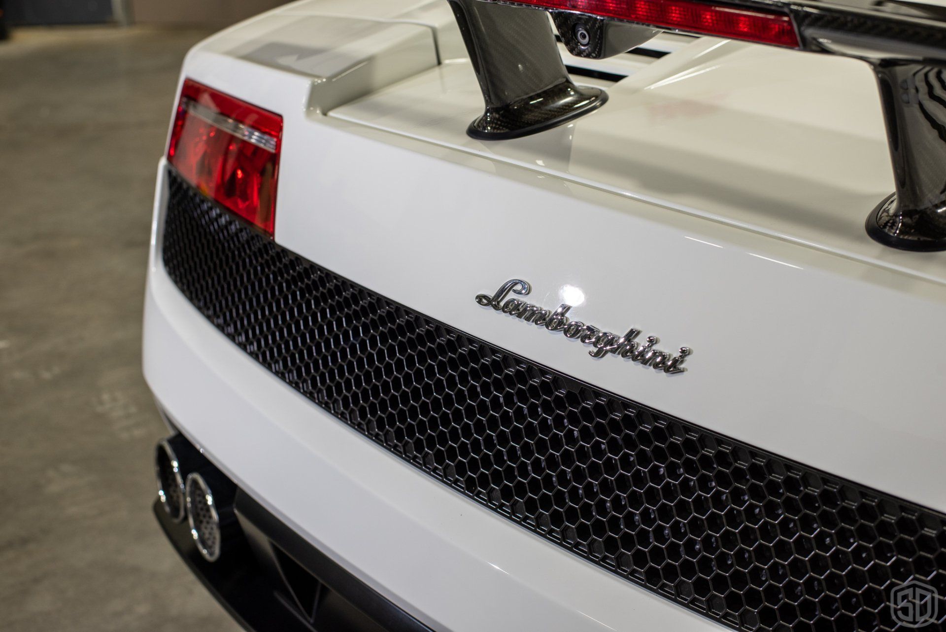 The rear end of a white lamborghini sports car
