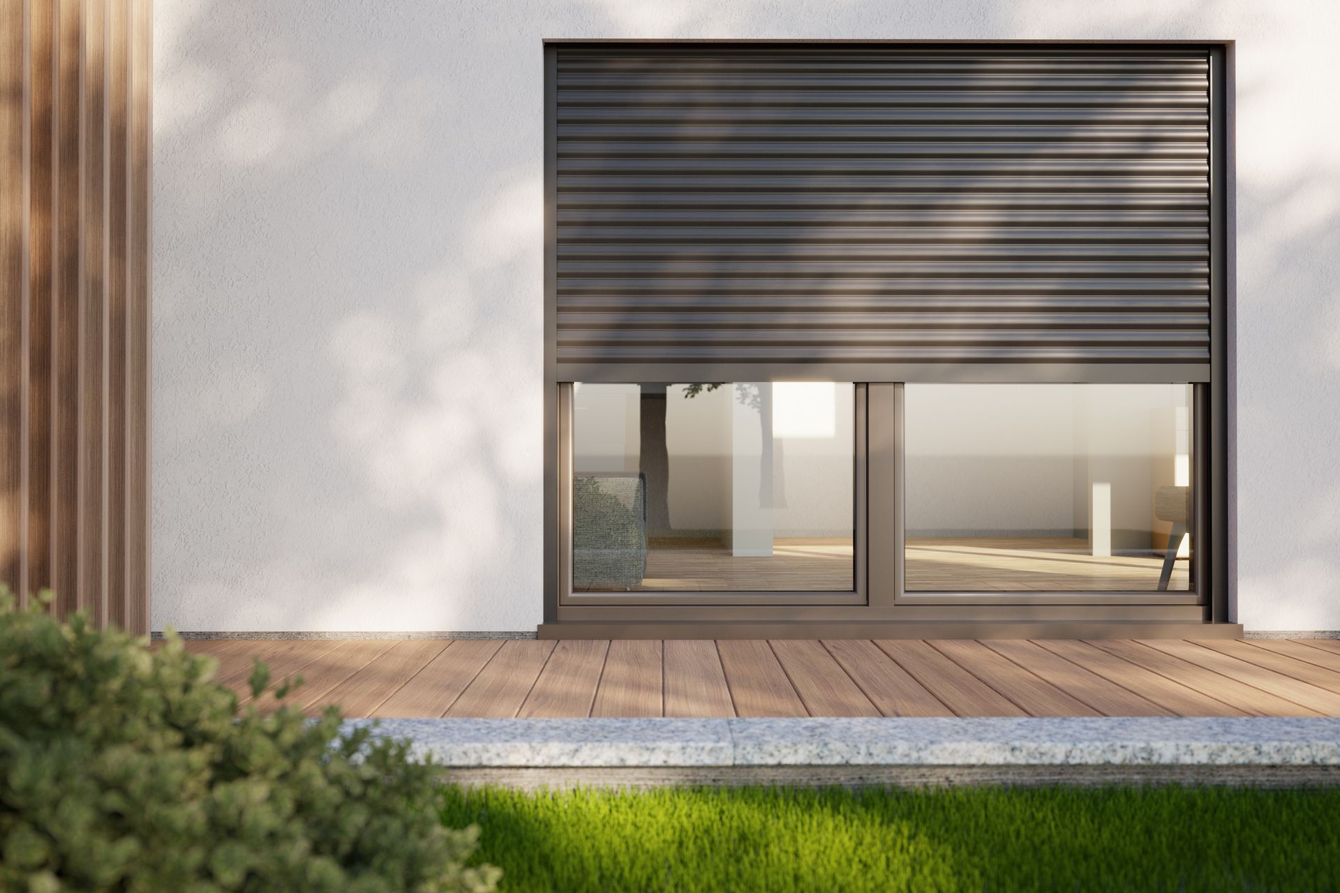 Una casa con una porta scorrevole in vetro e una persiana nera alla finestra.
