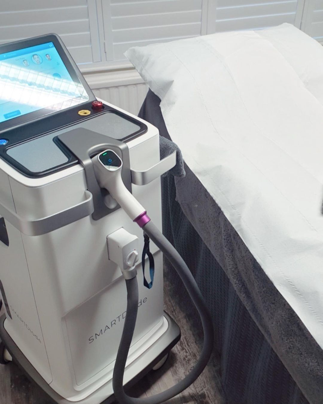 A machine that has the word smart on it