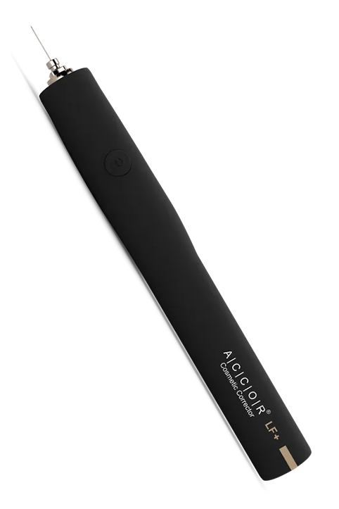 A black pen with a needle on it that says acigior on it