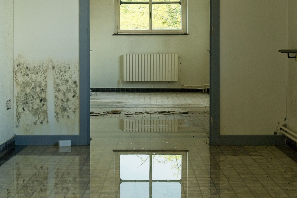 Advanced flooding in an empty building