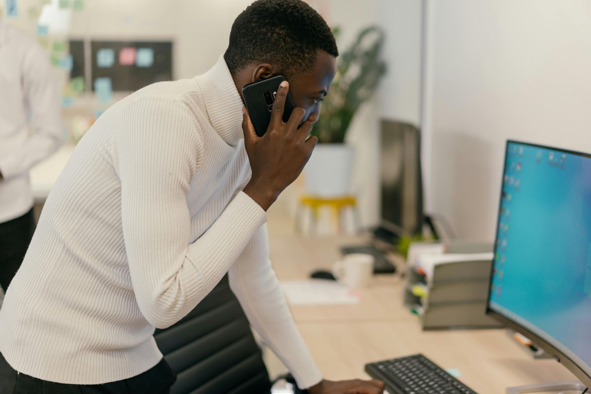 Property manager on the Phone with aTenant