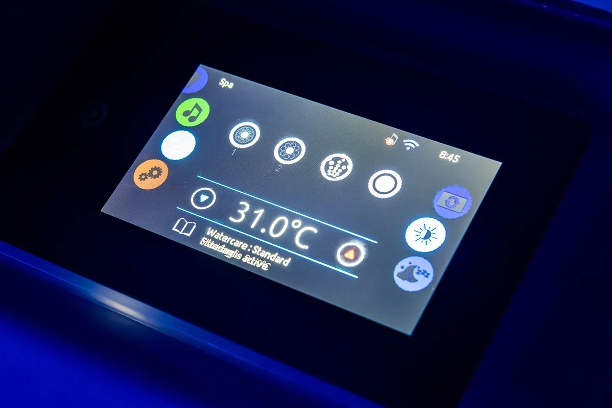 Blue touch screen displaying icons and 31.0°C temperature.