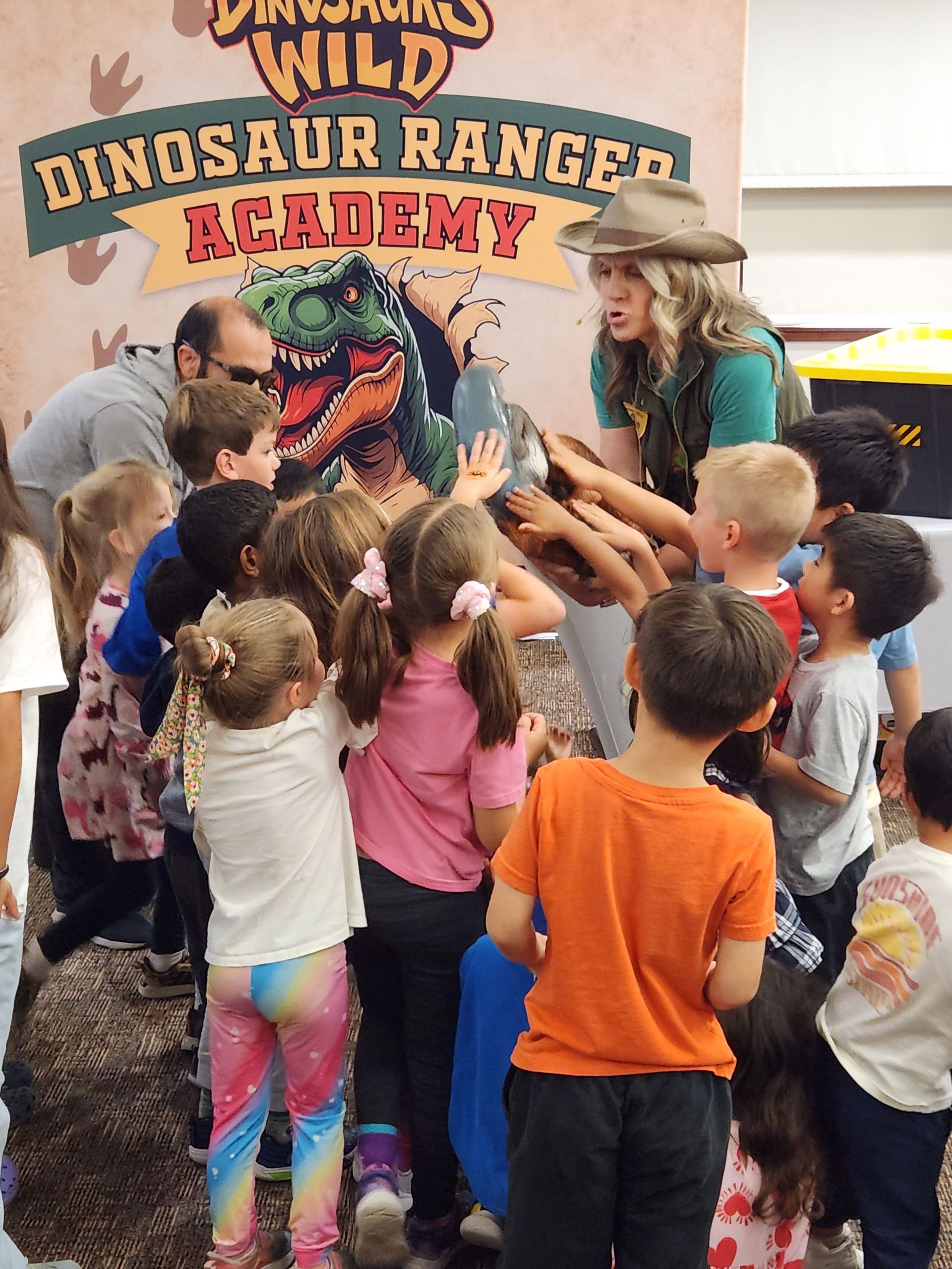 Interactive dinosaur show – Dinosaur Ranger Academy