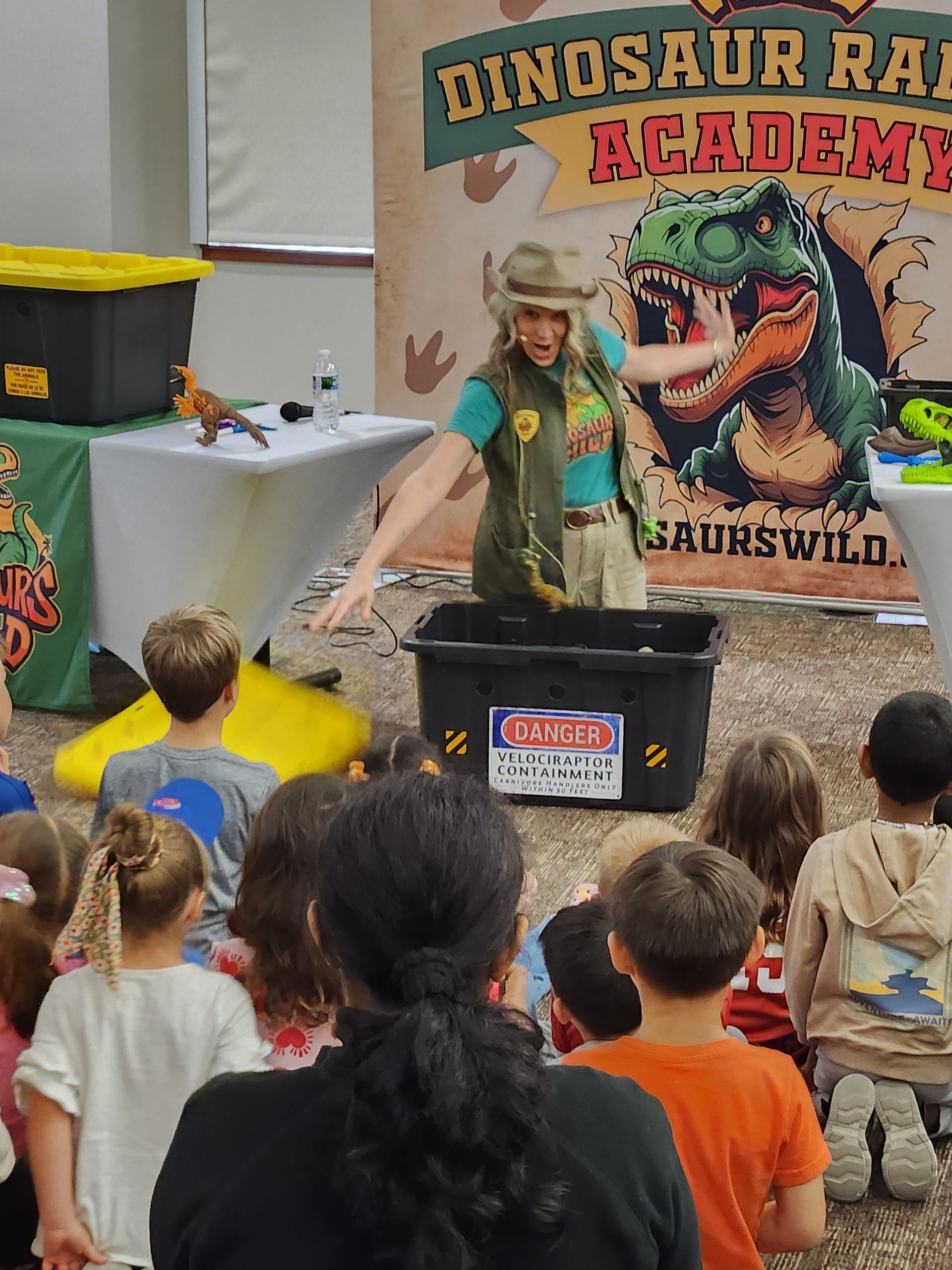 Interactive dinosaur show – Dinosaur Ranger Academy