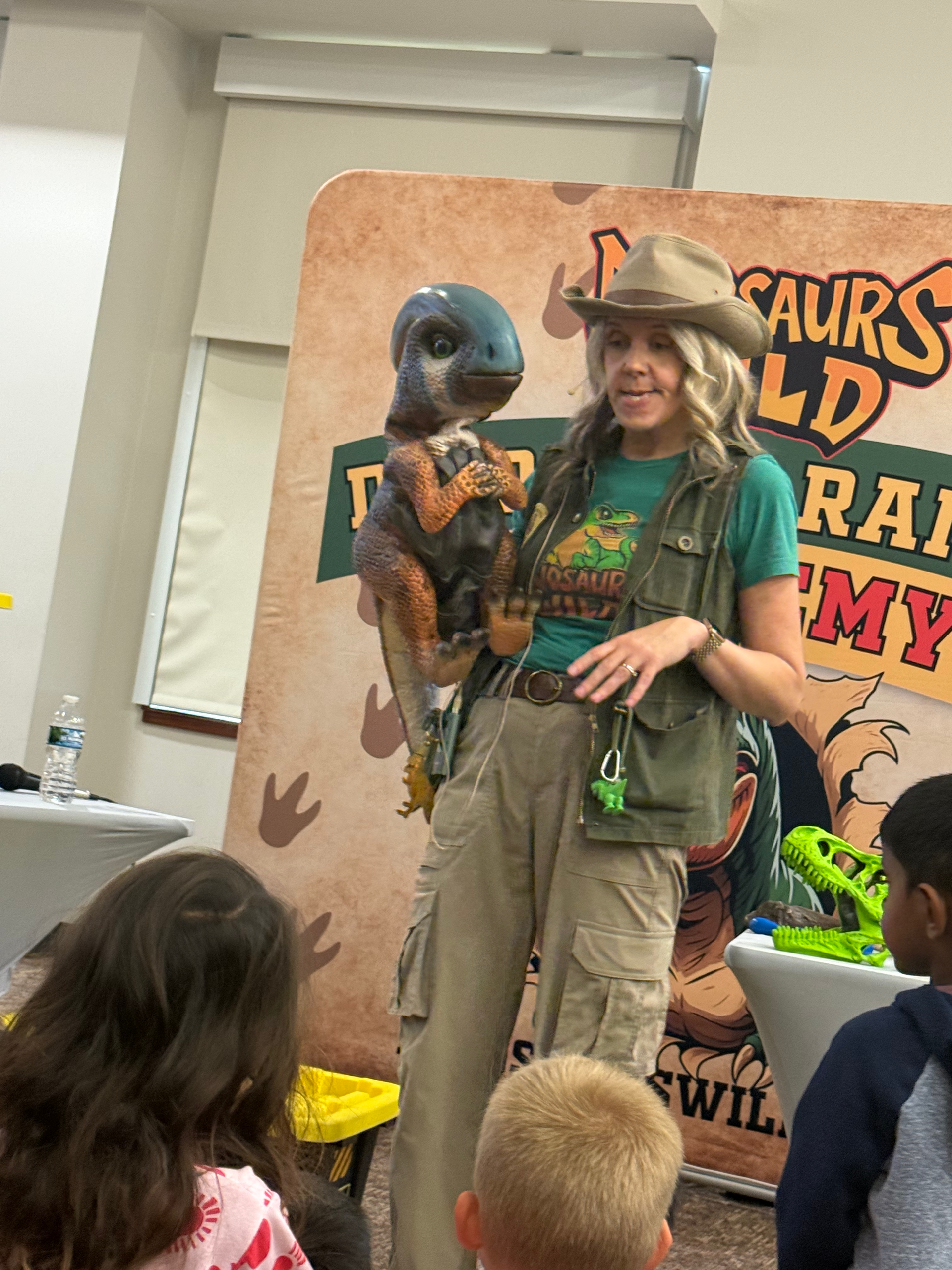 Interactive dinosaur show – Dinosaur Ranger Academy