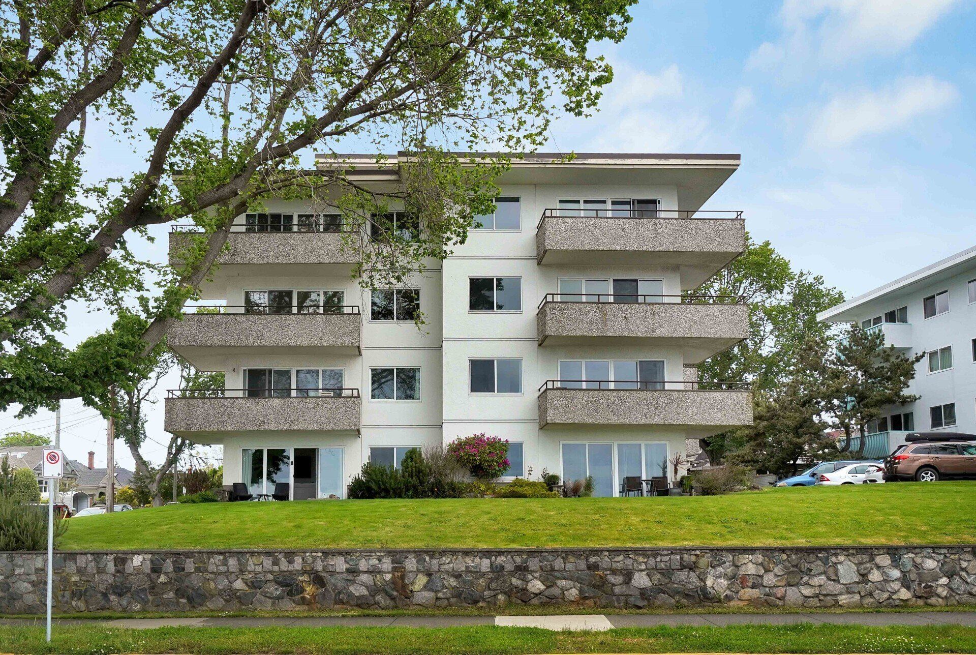 Royal Reef Apartments Gallery