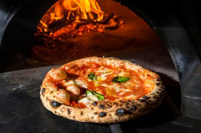 pizza in forno a legna