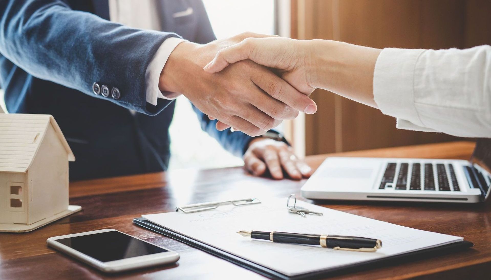 Pen signing a contract