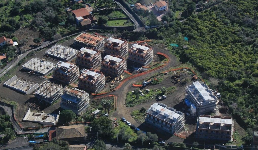 GRANDI COSTRUZIONI