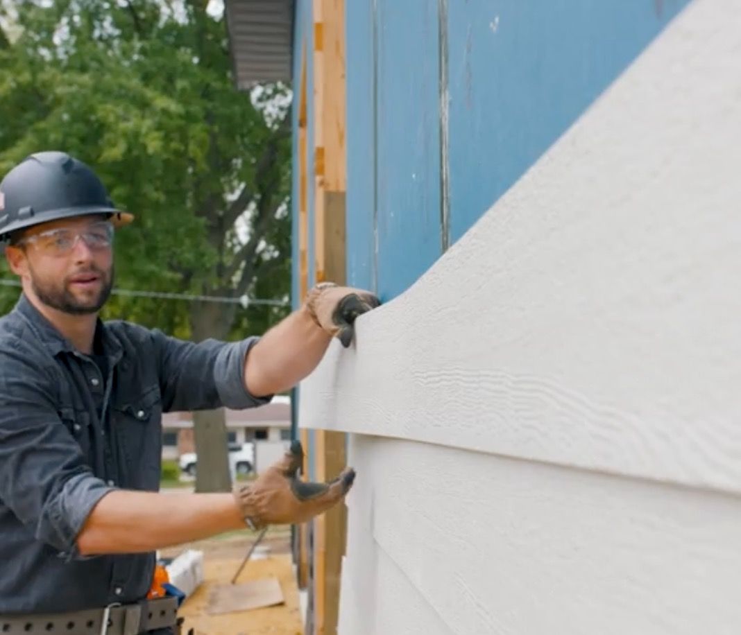Preview Construction preferred installer putting white lap siding on a home in Dallas, Texas.