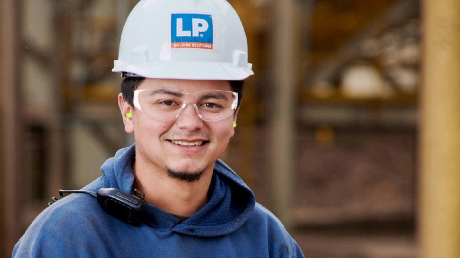 LP Siding expert installer wearing LP Siding White Hardhat.