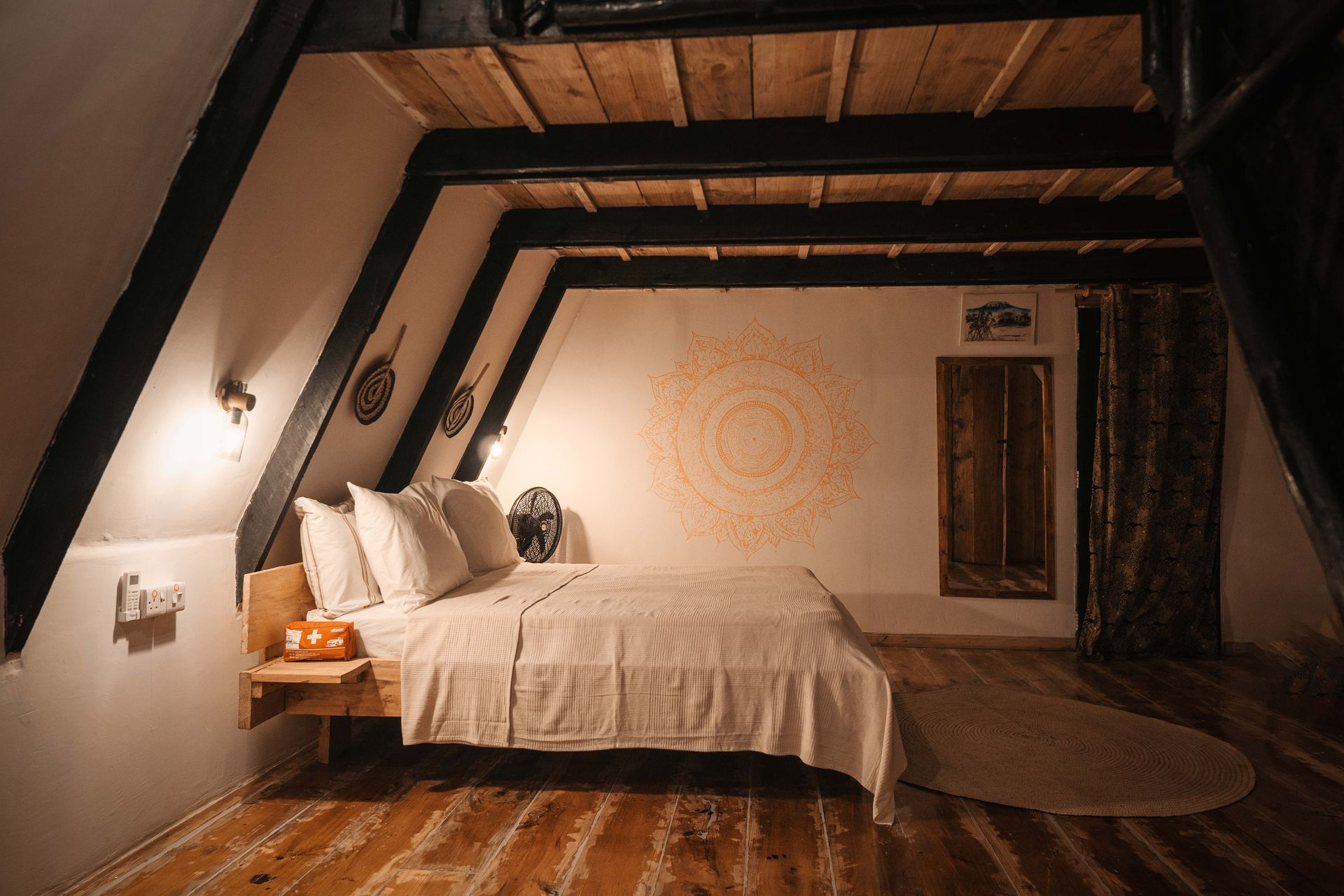 Bottom bed in the large cabin