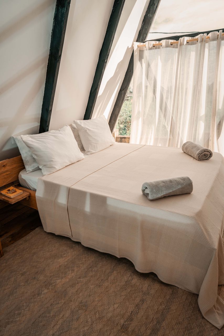 Upper bed in the large cabin