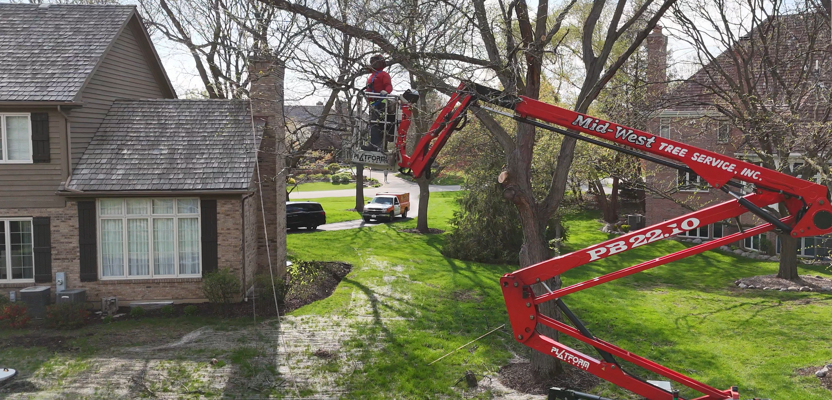 Using a spider tree lift for tree trimming in Lake Zurich, IL.