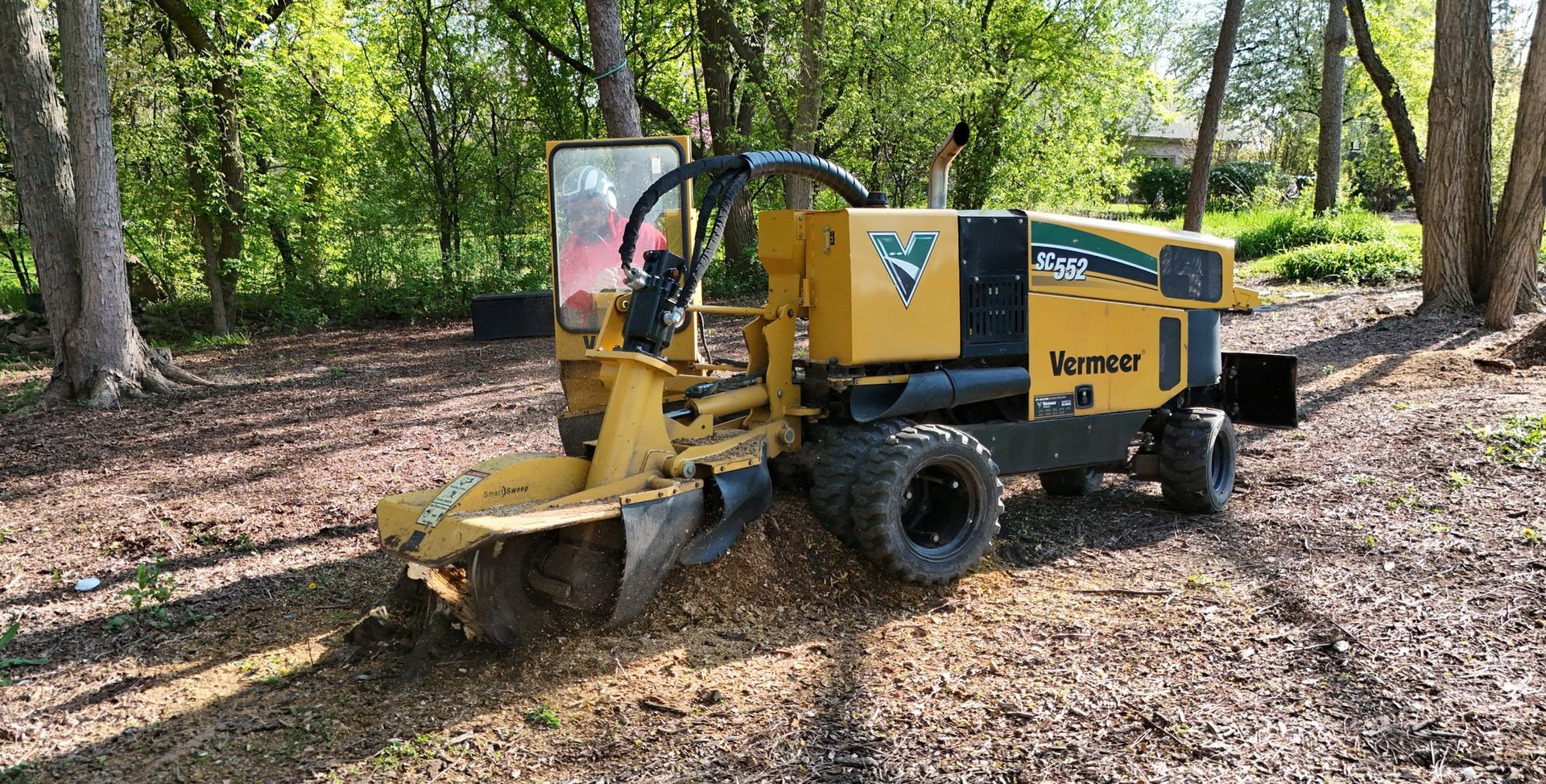 Lake Zurich, IL complete stump grinding. Mid-West Tree Experts Inc.