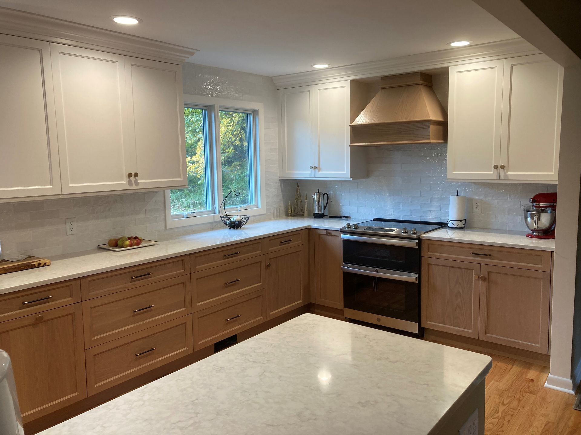 A busy kitchen – Guilford, CT - Red Door Kitchen & Bath Studio A busy kitchen – Guilford, CT - Red Door Kitchen & Bath Studio