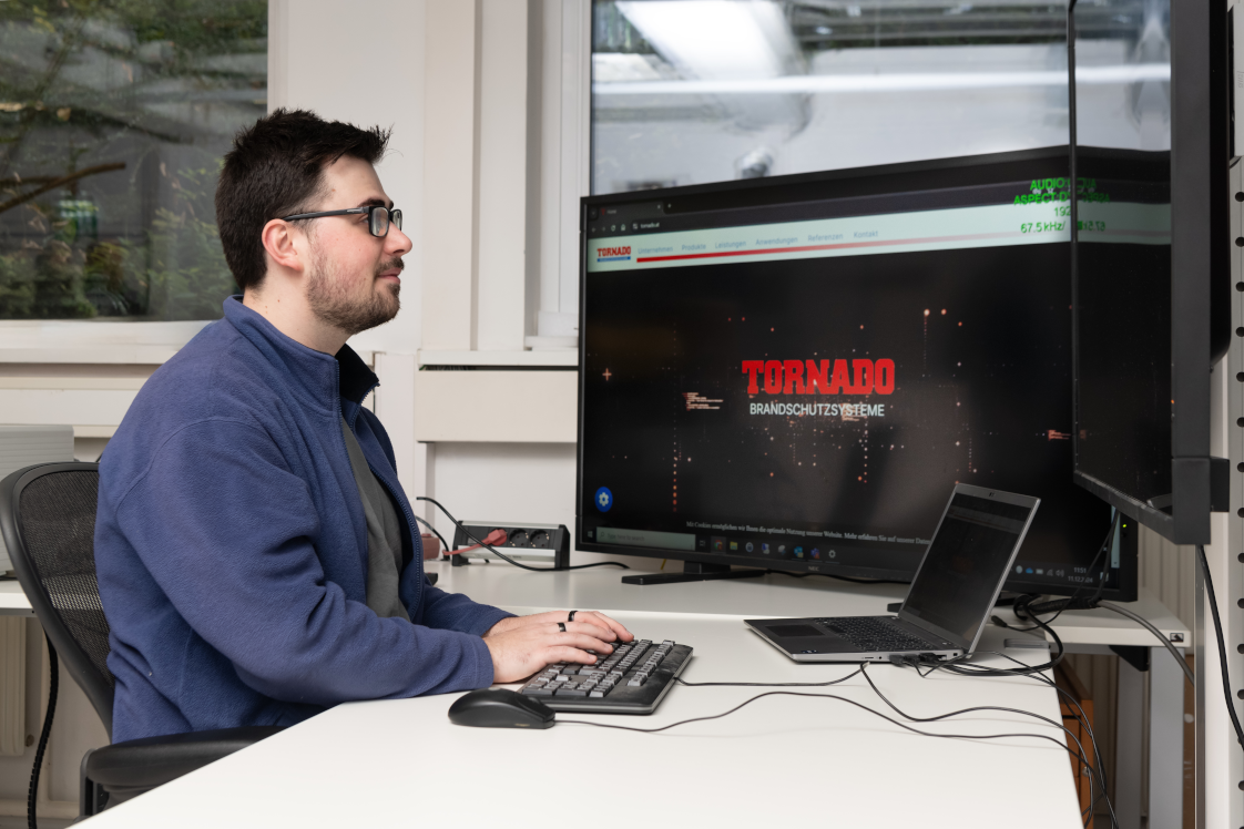 Techniker bei Tornado bei der Planung