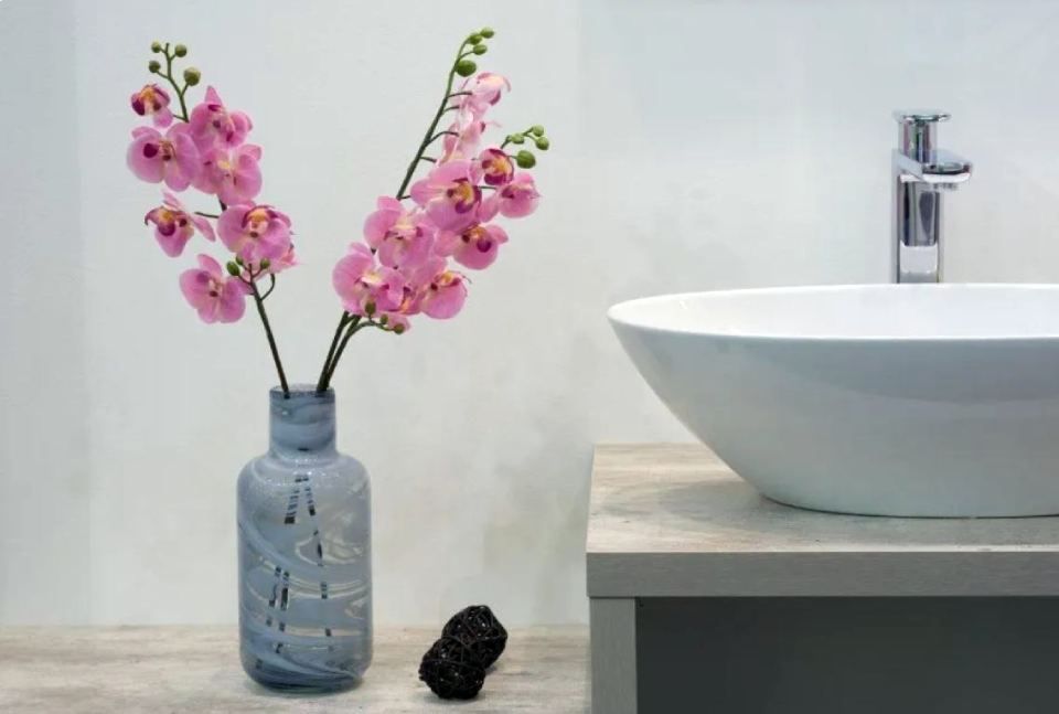 Washbasin with vase