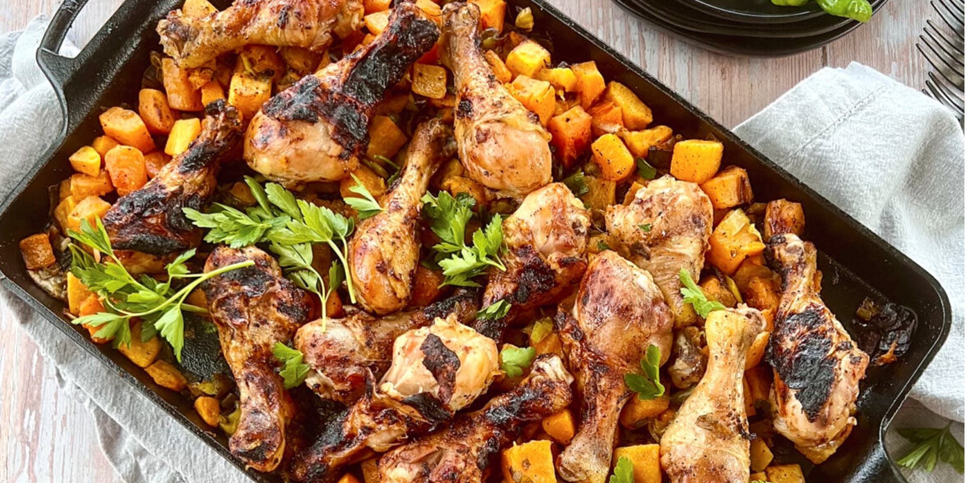 Roasted chicken drumsticks with potatoes and herbs