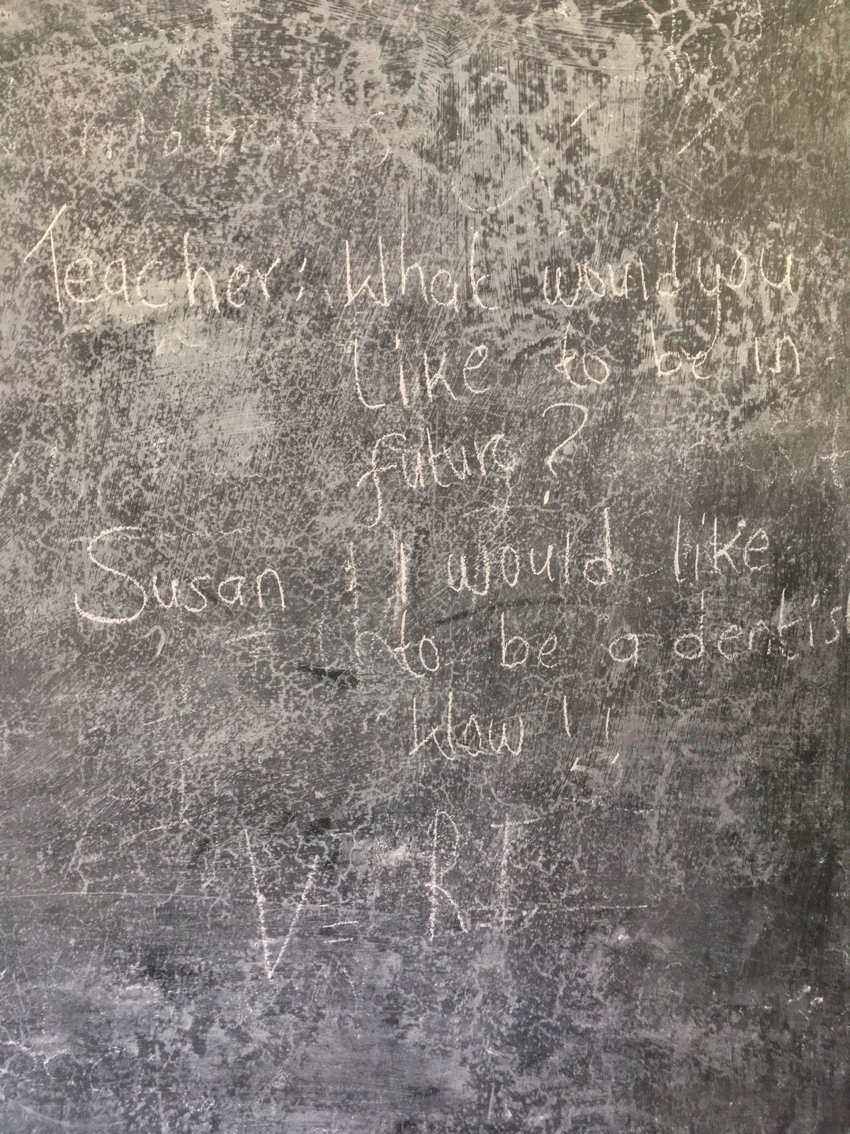 A blackboard with chalk writing on it that says `` susan i would like to be a darkist . ''