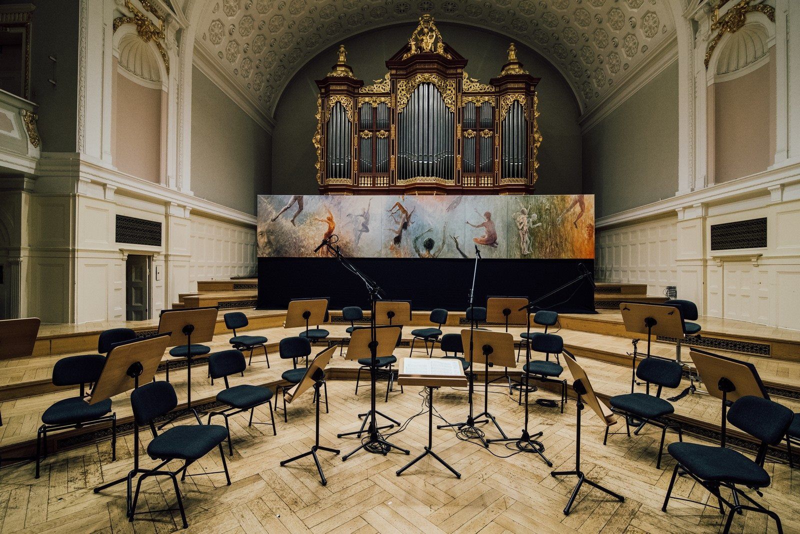 On stage with painting by Mariusz Kaldowski inspired by Britten’s Variations on a Theme of Frank Bridge