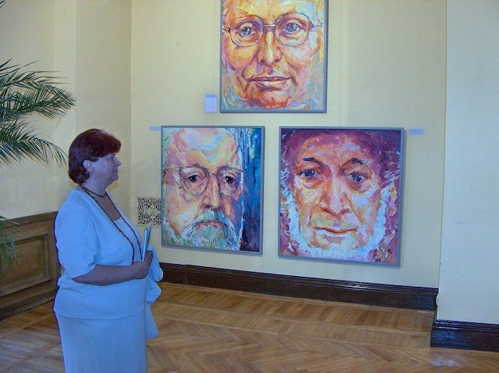 Mariusz Kaldowski exhibition of his portraits of prominent Polish figures