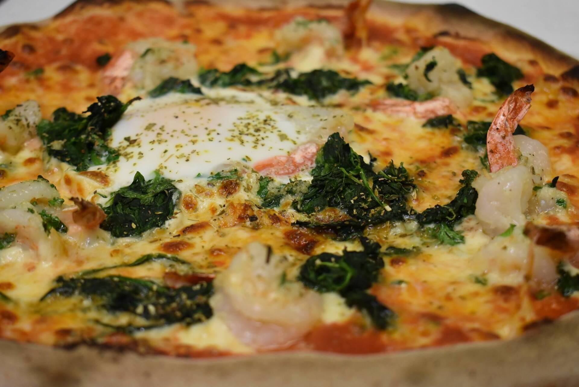 Pizza mit Käseoberfläche