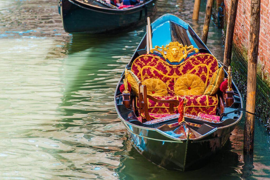 venetian-gondola-venice-venice-tours