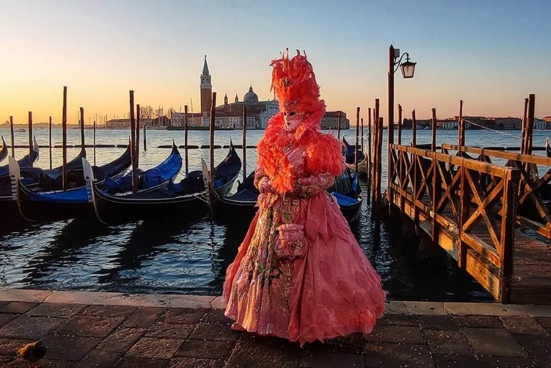Venice Carnival and Gondola Views Experience