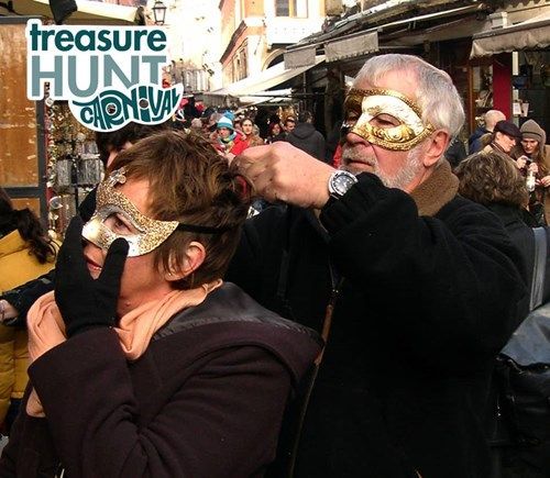people-wearing-venetian-carnival-masks-venice-venice-tours