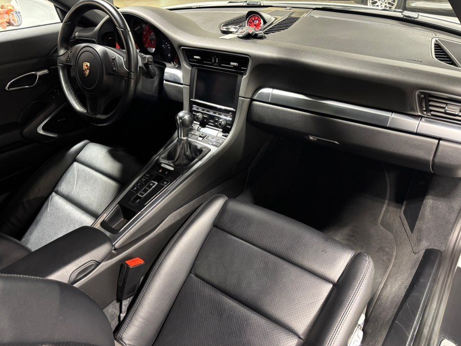 2015 Porsche 911 2dr Cpe Carrera S interior