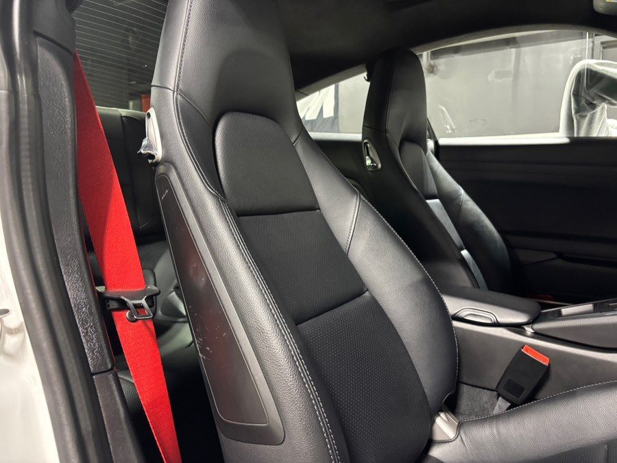 2015 Porsche 911 2dr Cpe Carrera S front seats