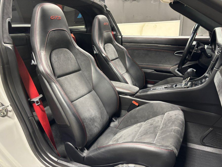 2017 Porsche 911 Targa 4 GTS front seats