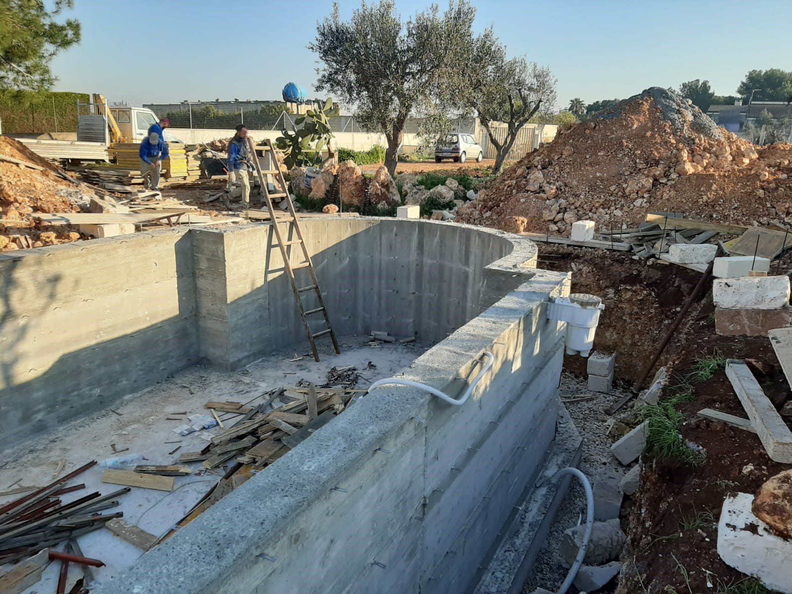 lavori realizzazione piscina