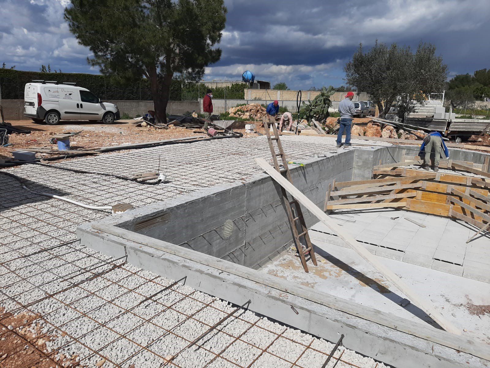 lavori realizzazione piscina
