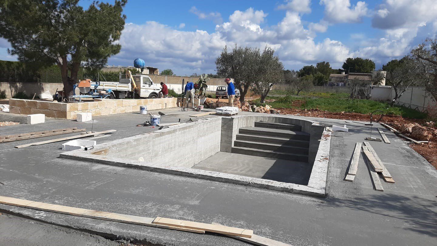 lavori realizzazione piscina
