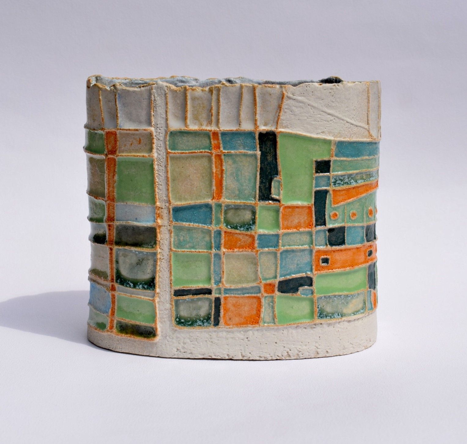 A ceramic sculpture with a geometric pattern on it