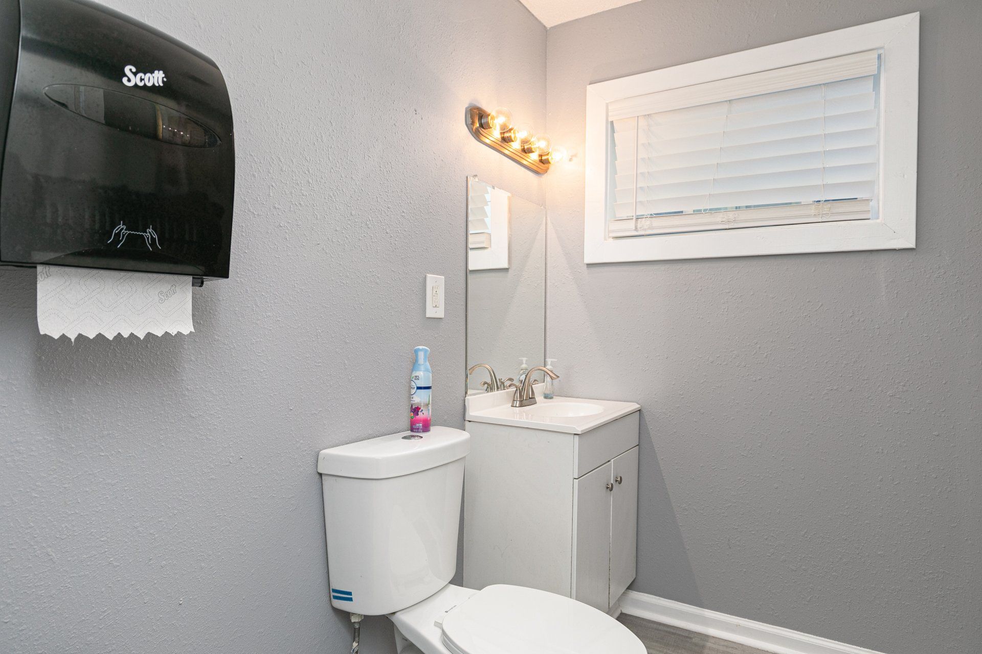 Gateway South Bathroom
